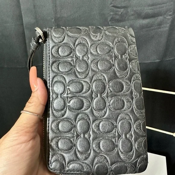 Coach Wristlet color Black - Picture 3 of 4